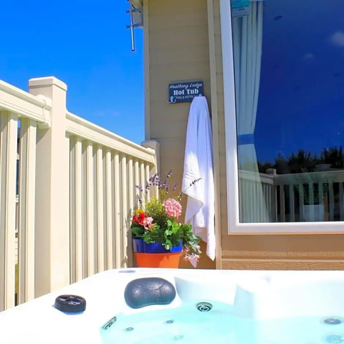 Heathery Lodge with Hot Tub