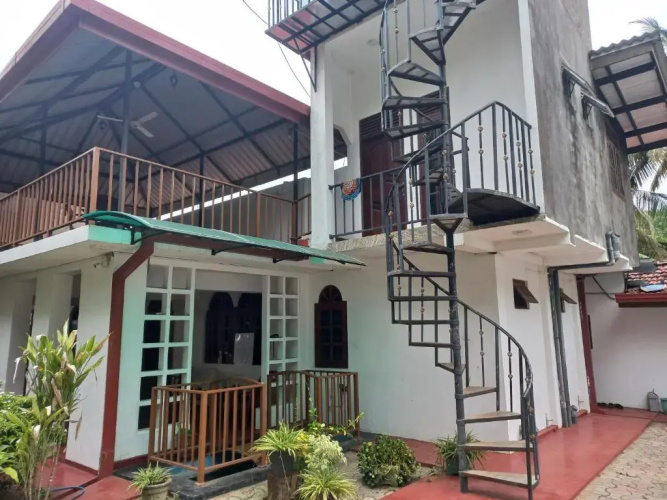 Mayura Rest Inn