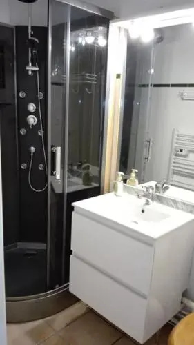 Charmant T2 avec cabine fermée et terrasse