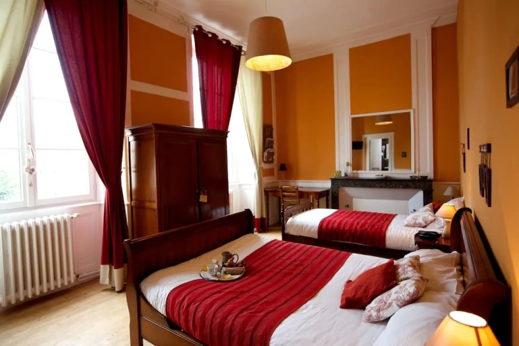 Standard Triple room