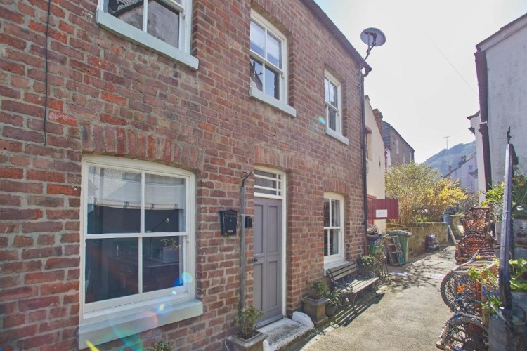 2 Bedrooms Cottage