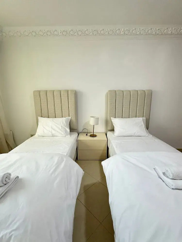 SHRTSTAYS Guesthouse