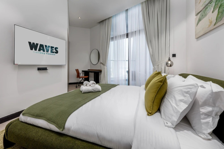 Waves - Top Waterfront 2BR Apartment in Business Bay