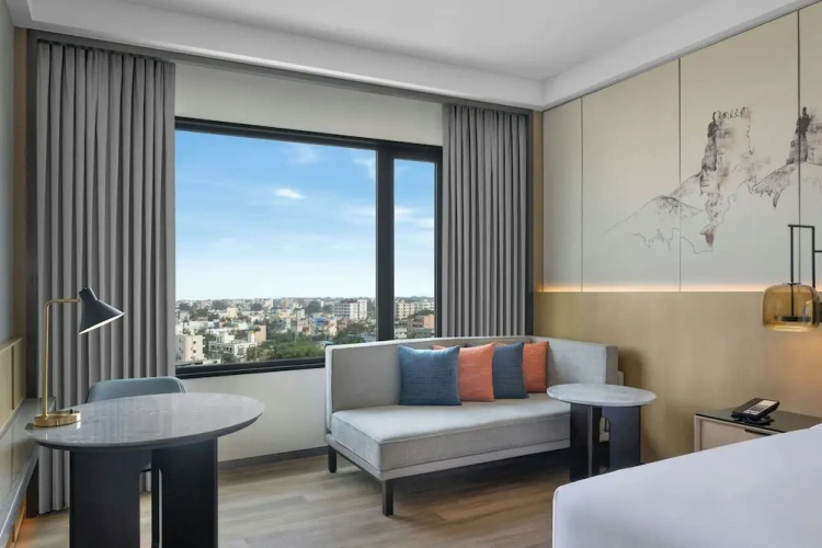 Deluxe Double room with city view