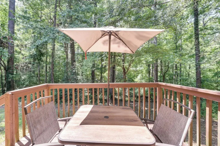 Fairburn Home w/ 2 Decks, Grill & Outdoor Dining!