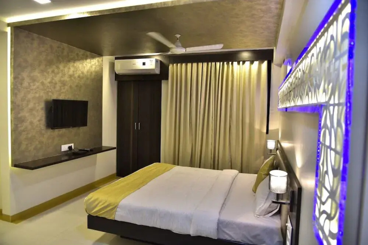 Hotel Times Square by FabHotels