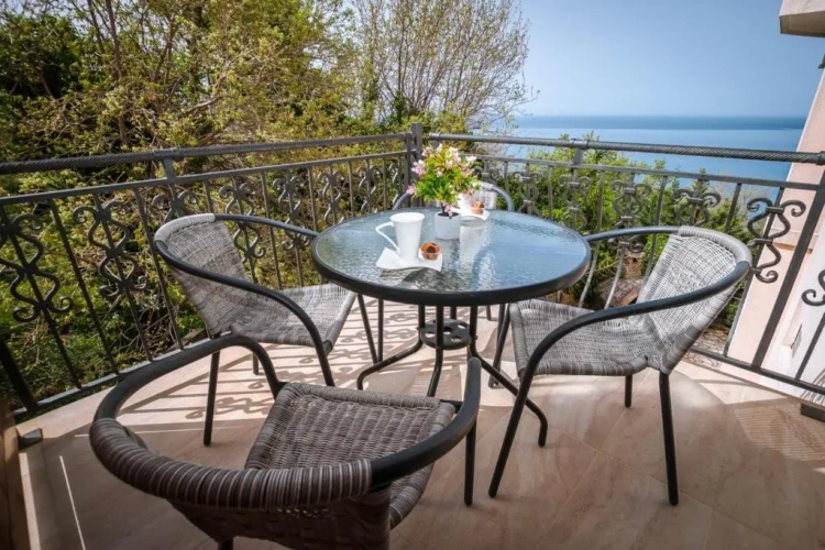 1 Bedroom Apartment with sea view