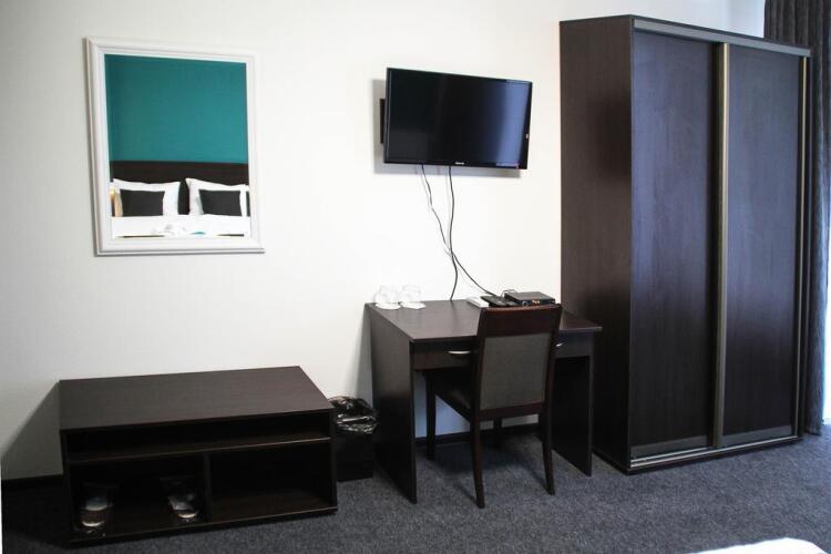 Shelter Hotel Over view