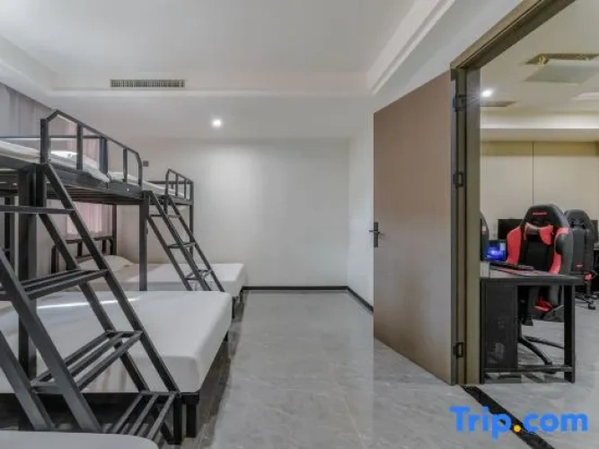 Luxury Quintuple Suite