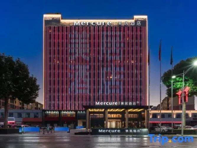 Mercure Hotel Xinyang Baopeng Square