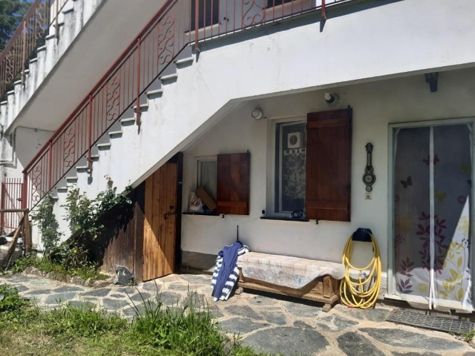Appartamento rustico in collina con ampio giardino