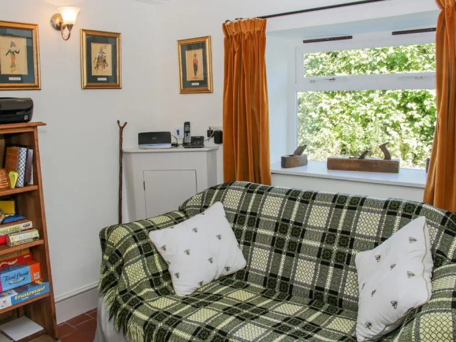 1 Garden Cottages