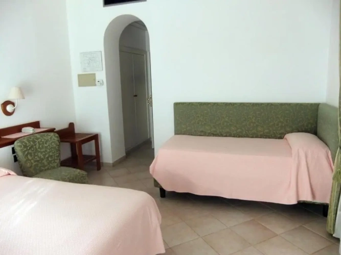 Standard Triple room