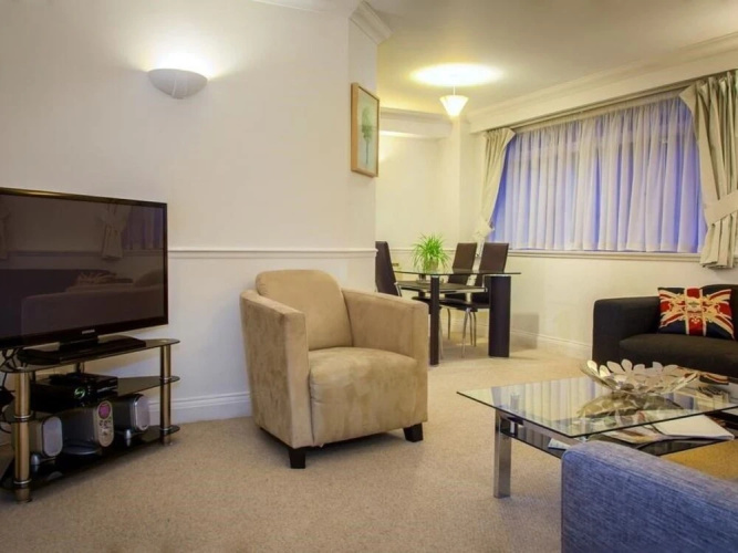 The Elegant Mayfair