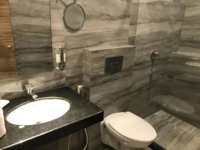 Emerald Suites