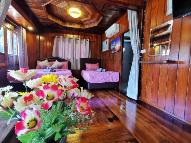 Standard Family room with garden view