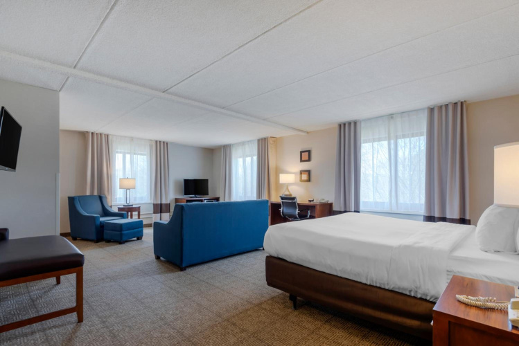 Comfort Inn The Pointe