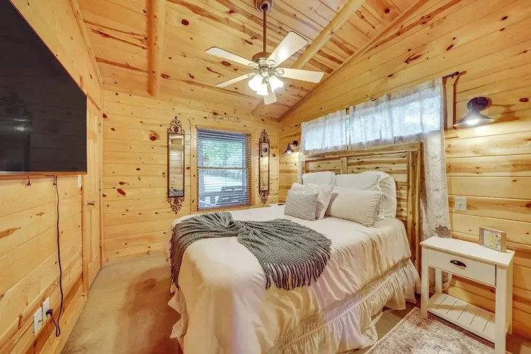 Hot Tub & Deck: Broken Bow 'azalea House'
