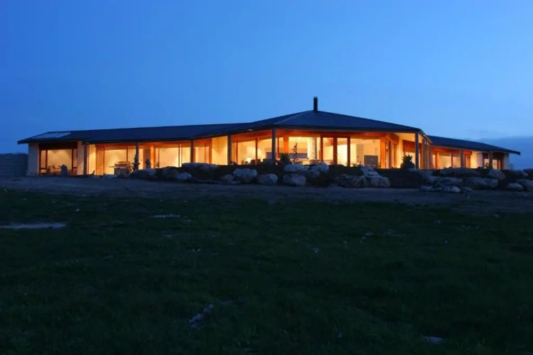 4 Bedrooms Cottage