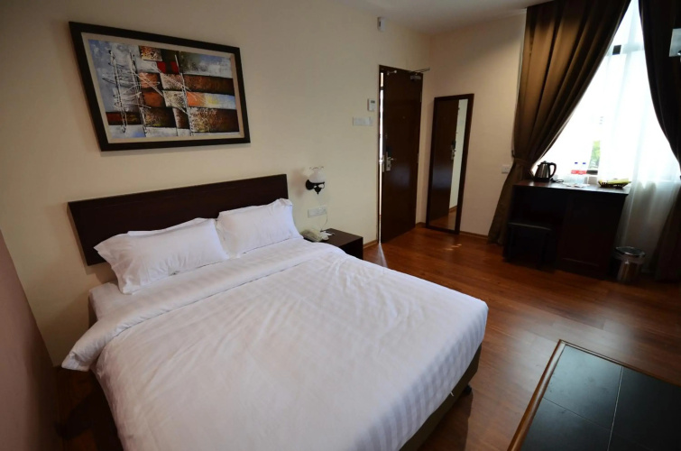 906 Riverside Hotel