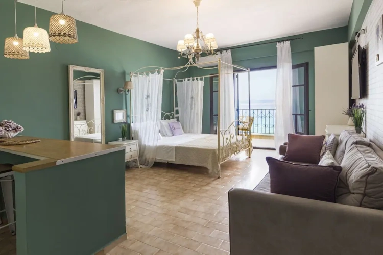 Studio with balcony and with sea view