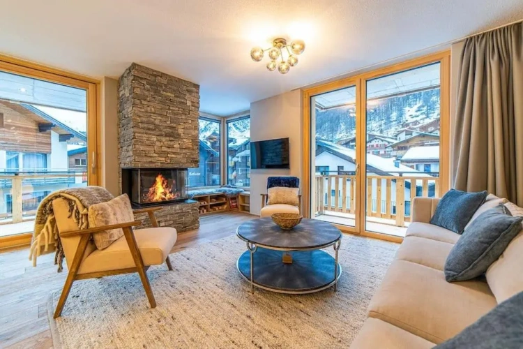 3 Bedrooms Apartment