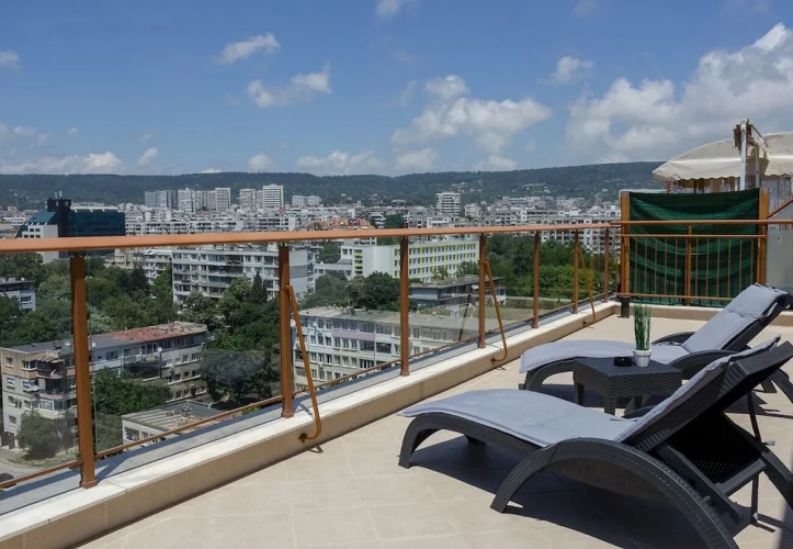 FM Luxury 1-BDR Apartment with Terrace