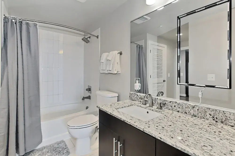Modern getaway in Reston 2 bedroom