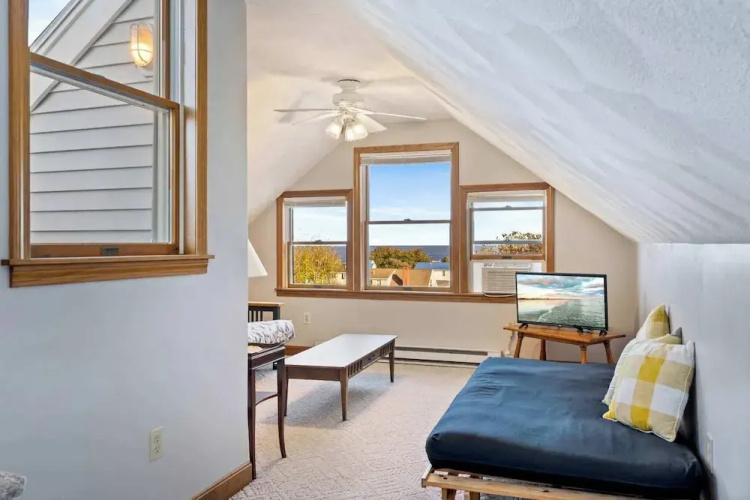 Nubble View Home for 10