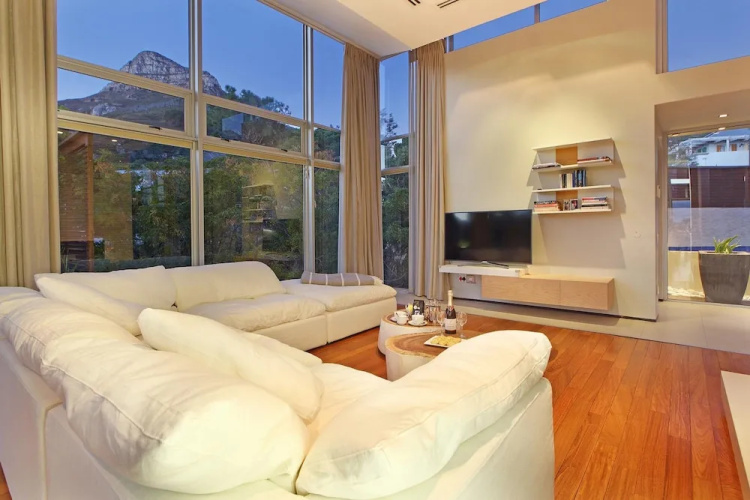 Sea View 3bed Apt w Pool Near Beaches Glen Sunsets