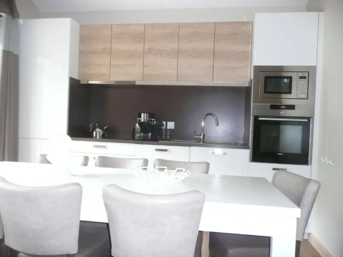 3 Bedrooms Apartment