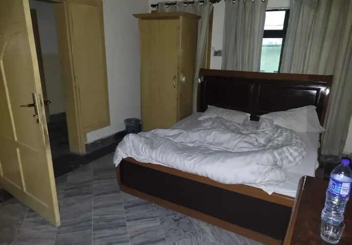 7 Cs Guest House