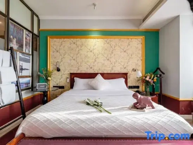 Standard Double room with city view
