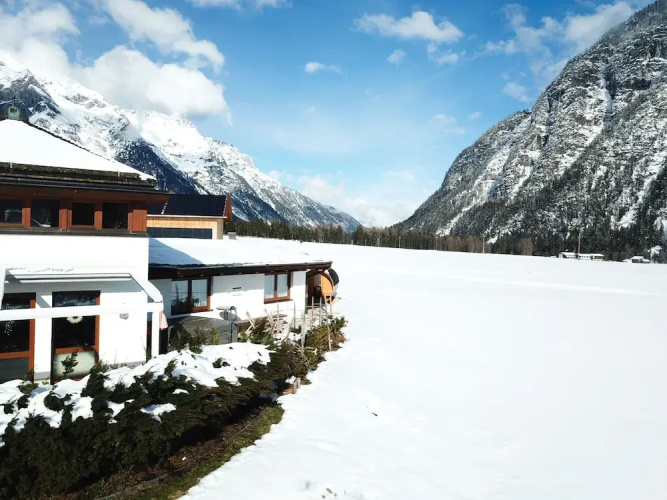Chalet Leutasch With Ski Trail & Mountain Views