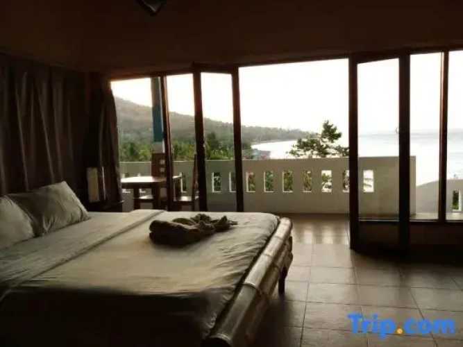 Superior Quadruple Suite with sunset view