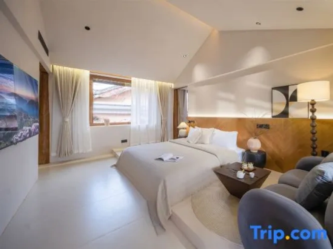 2 Bedrooms Family Suite with mountain view