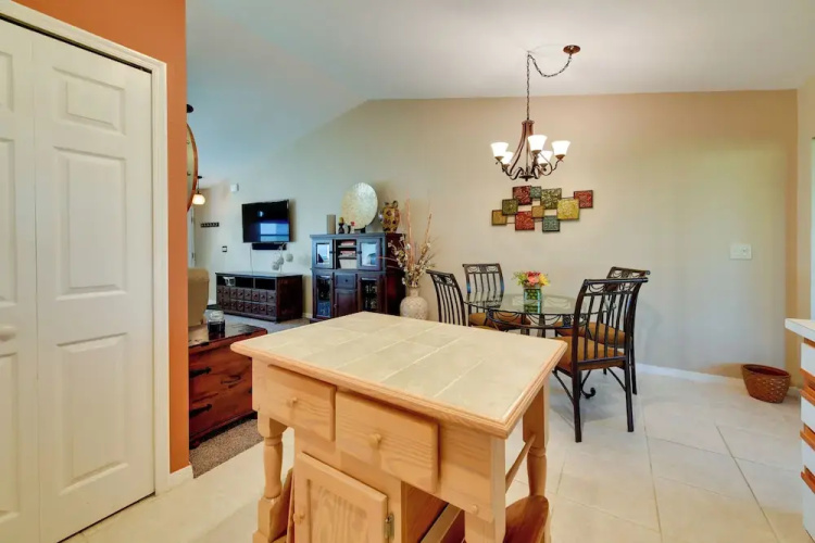 Grill, Lanai & Pool Access: Charming Sebring Villa