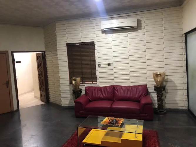 Solitude Hotel Yaba