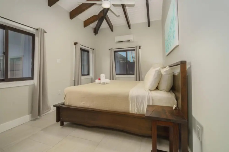 Casa de Wilson - 5 Bedroom Beachfront Villa