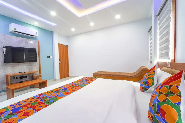 Fabhotel Q One Plaza