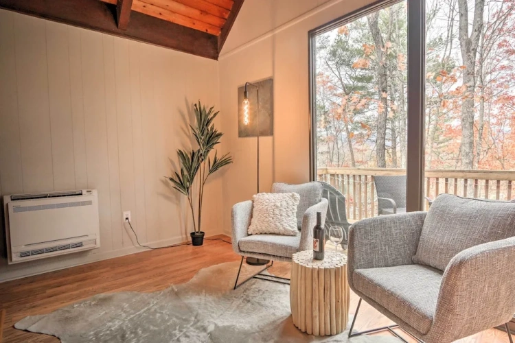 3 Bedrooms Cottage with balcony