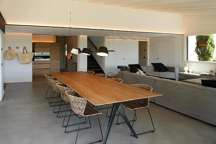 FridaysFlats, Beautiful Villa With Pool