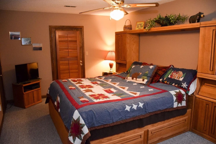 BOUNDARY HAVEN - 3 Br Cabin