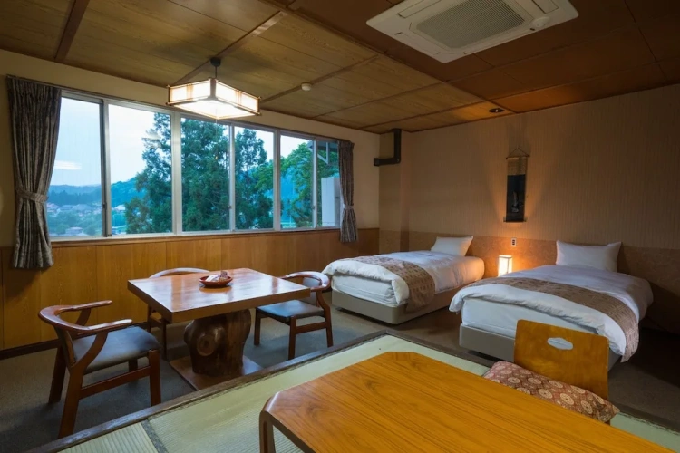 Standard Twin room with mountain view