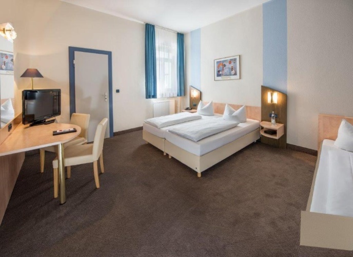 Standard Triple room