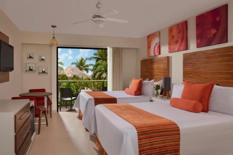 Deluxe Triple room with balcony and with view