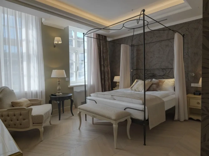 Deluxe Double room with city view