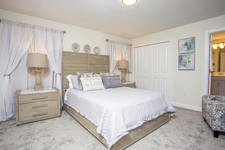 Marvelous 4 Bd w Pool Close to Disney 218
