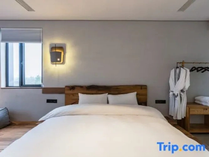 Suite with lake view