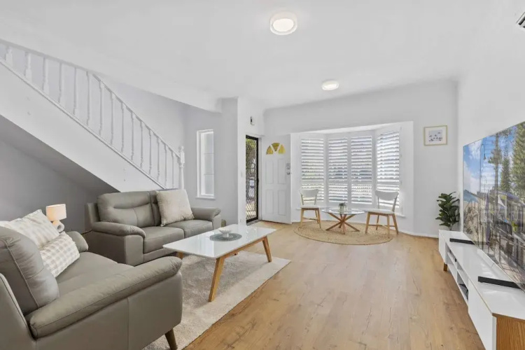 Coastal 3-bed House With BBQ and Private Courtyard